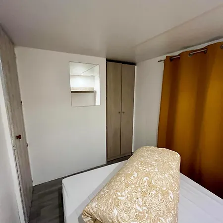 Terrain Avec Mobil-home Campsite