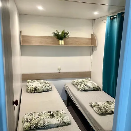 Campsite Terrain Avec Mobil-home *