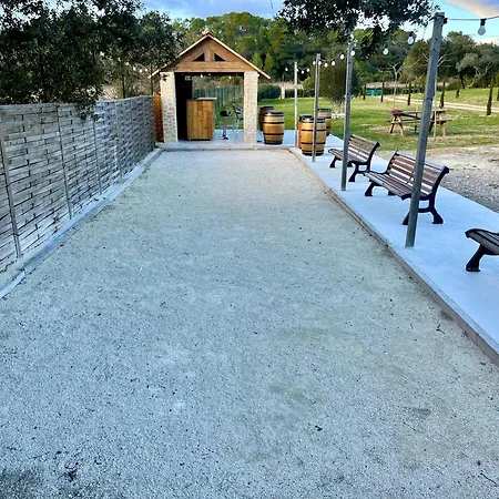 Campsite Terrain Avec Mobil-home Sommieres