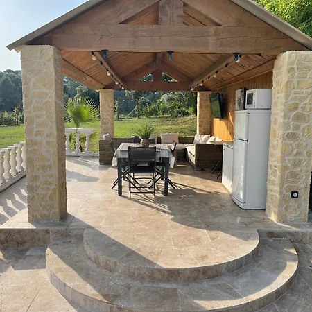 Campsite Terrain Avec Mobil-home