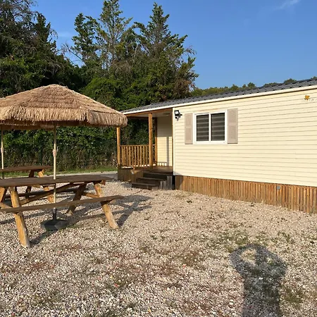 Campsite Terrain Avec Mobil-home *