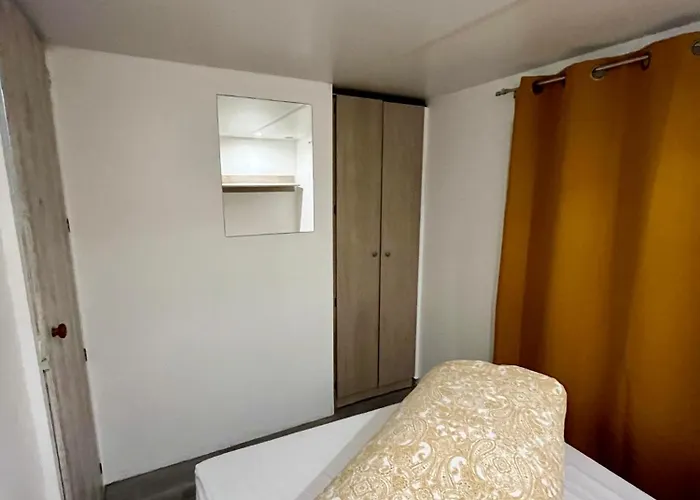 Terrain Avec Mobil-home Κάμπινγκ